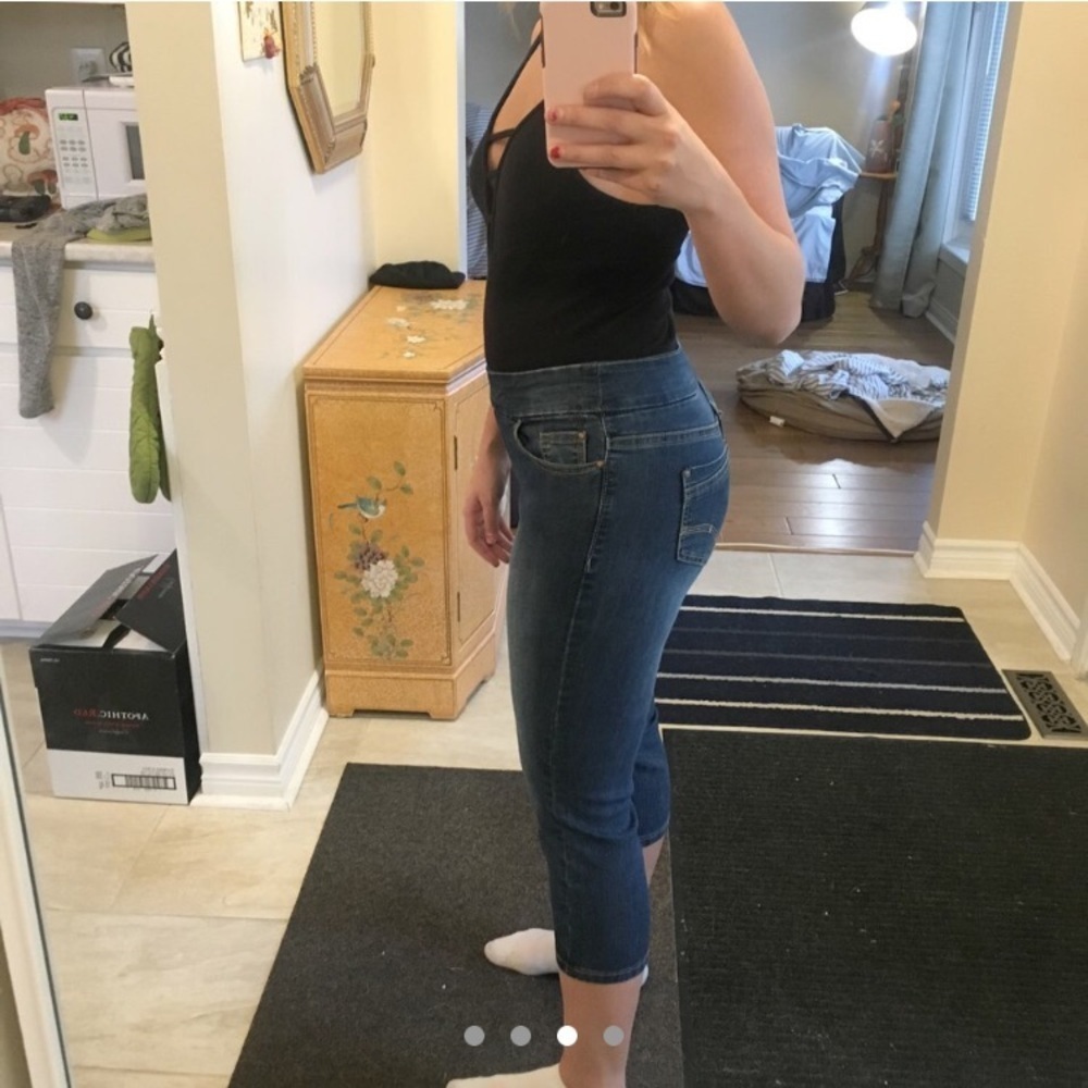 Point Zero Capris - Picture 3 of 4